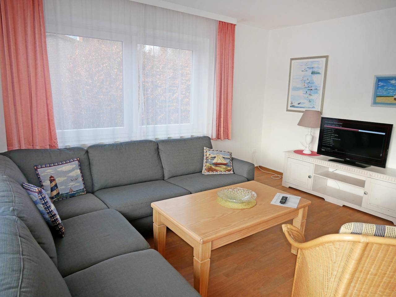 Ganze Wohnung, Wohnung Nr. 2 mit privater Terrasse, zwei Schlafzimmern, Gemeinschaftsgarten und Parkplatz - 85 qm in Döse, Cuxhaven