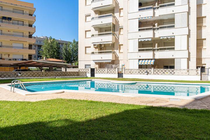 Location de vacances pour 4 personnes, avec balcon à Platja de la Pineda