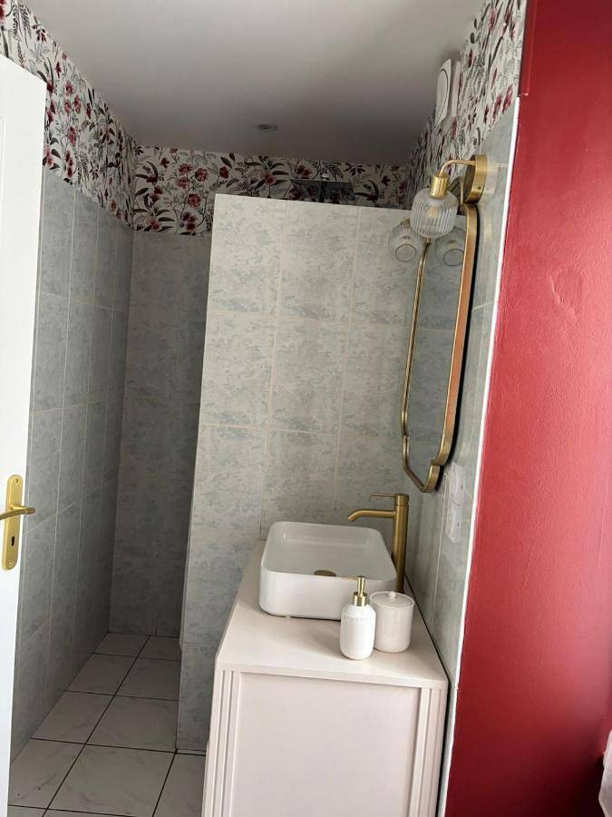 Location de vacances pour 4 personnes, avec terrasse et vue à Saint-Bonnet-la-Rivière - 2