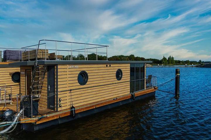 Hausboot für 4 Personen, mit Balkon in Barth