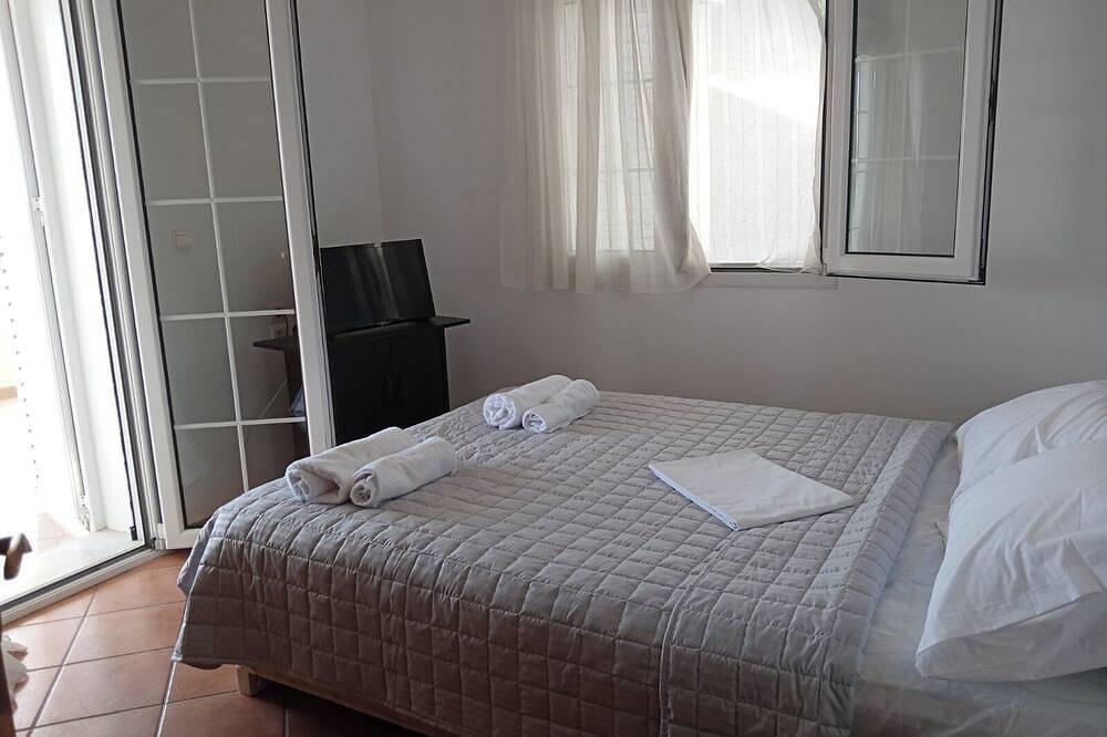 A House close to the beach,with infinite view and quiet for families/friends in Preveza Prefektur