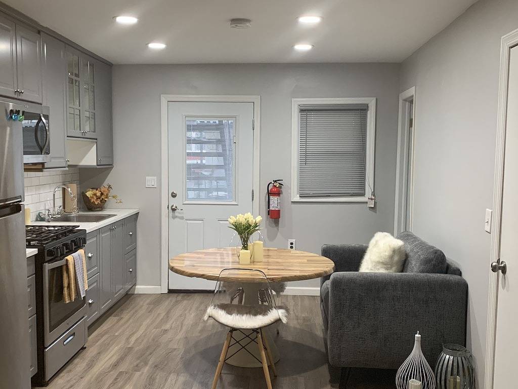 🧱 Brick City Bungalow 🧱 in Newark, Essex County (NJ)