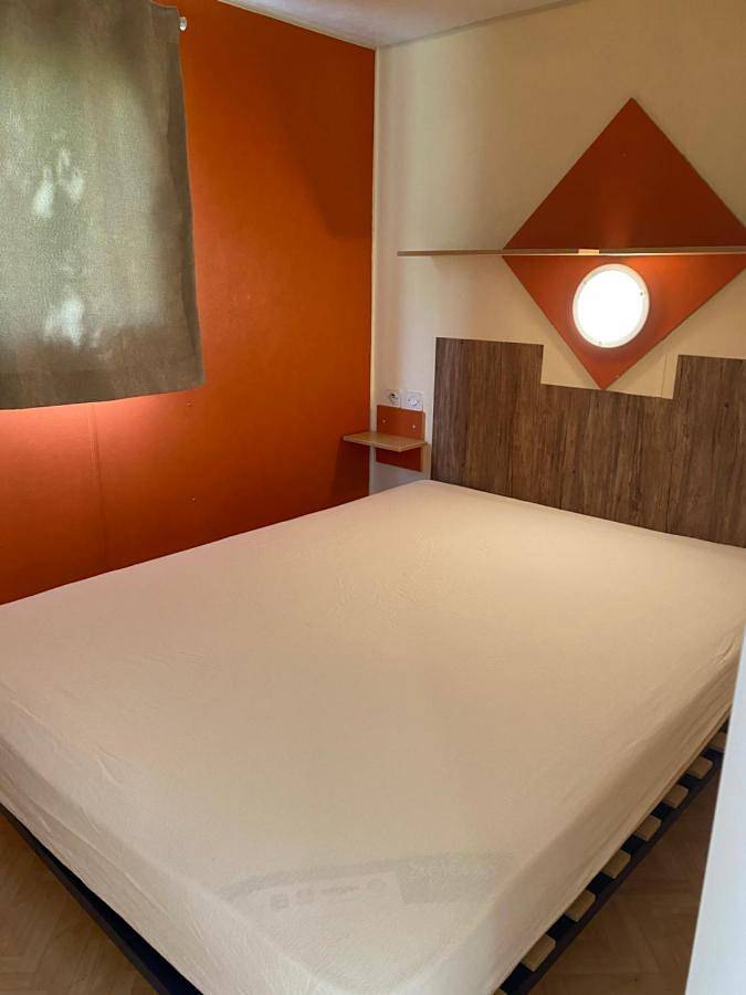 Camping pour 4 personnes, avec vue ainsi que jardin et piscine en Corrèze - 4