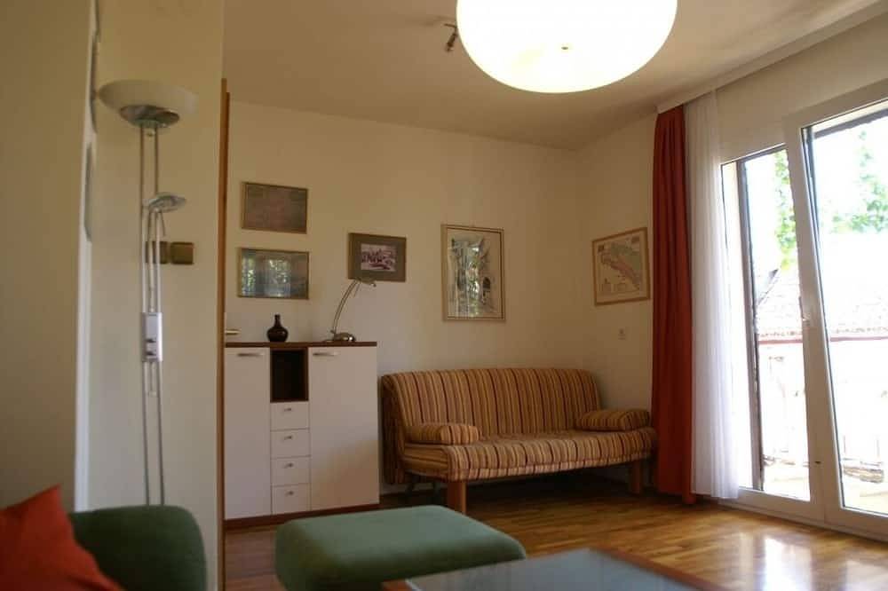 Entire apartment, Apartment in Hvar town with Balcony, Air condition, Wifi, Washing machine (221-2) in Hvar City, Hvar