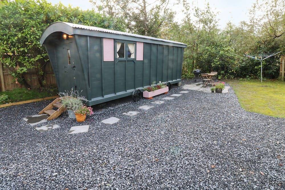 Hazel Nook, pet friendly, character holiday cottage in Narberth in Narberth, Pembrokeshire