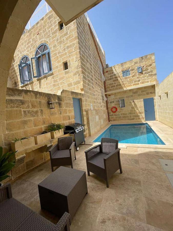 Casa de vacaciones para 10 personas, con piscina además de terraza y vistas - 1