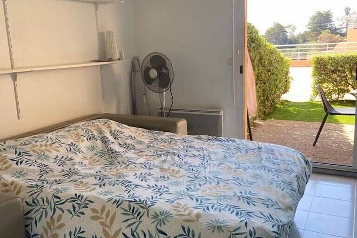 Appartement entier, Studio dans résidence face à la mer piscine à débordement sur la mer in Le Trayas, Côte méditerranéenne (France)