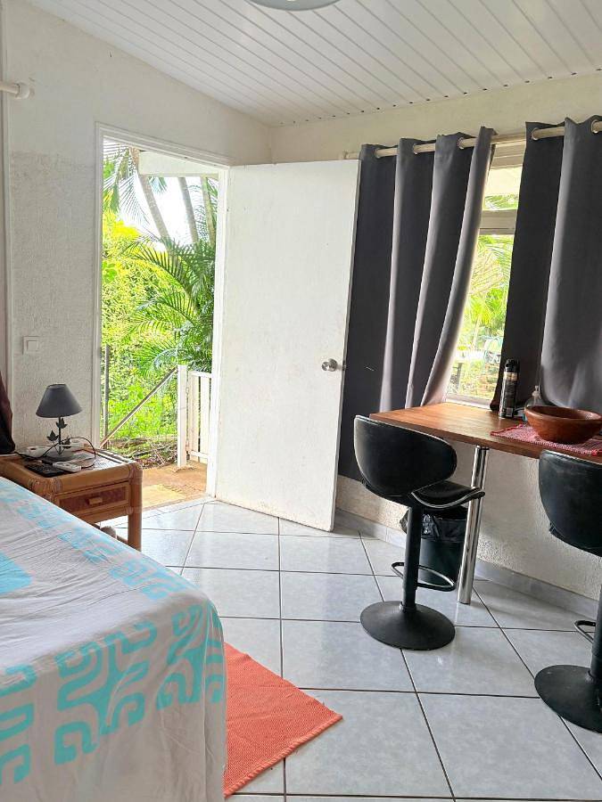 Chambre d’hôte pour 2 personnes, avec jardin et piscine ainsi que vue et terrasse dans Faa'a - 3
