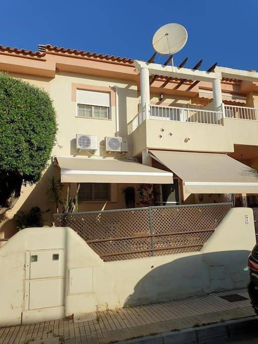Location de vacances pour 6 personnes, avec piscine et balcon, adapté aux familles à Isla Plana - 2