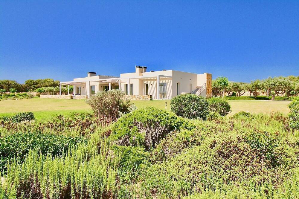 Villa Perla - Drei Schlafzimmer Villa, Schläft 8 in Favignana Stadt, Favignana