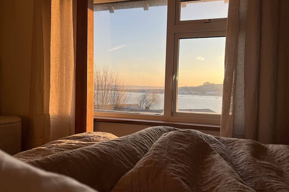 * Fisherman’s Cottage * with river views in Appledore, Devon