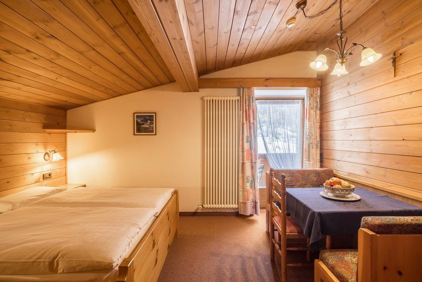 Ganze Wohnung, Einzimmerapartment "Ciasa ai Pini 209" in der Nähe von Skiliften mit Bergblick & Sauna in San Cassiano, Abtei