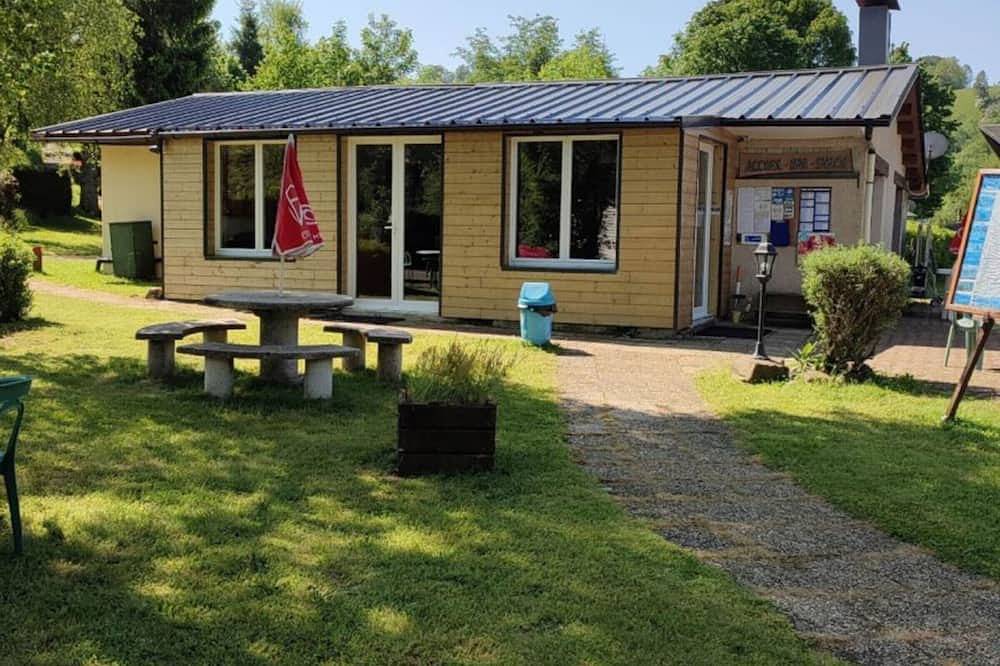 Mobile home with terrace - 3 guests in La Tour-d'Auvergne, Volcans d'Auvergne Regional Nature Park