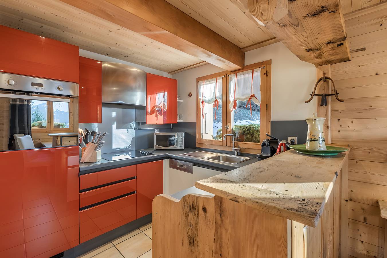 Chalet 'Velajule' with Private Shuttle at the Foot of the Slopes in Manigod, Annecy region
