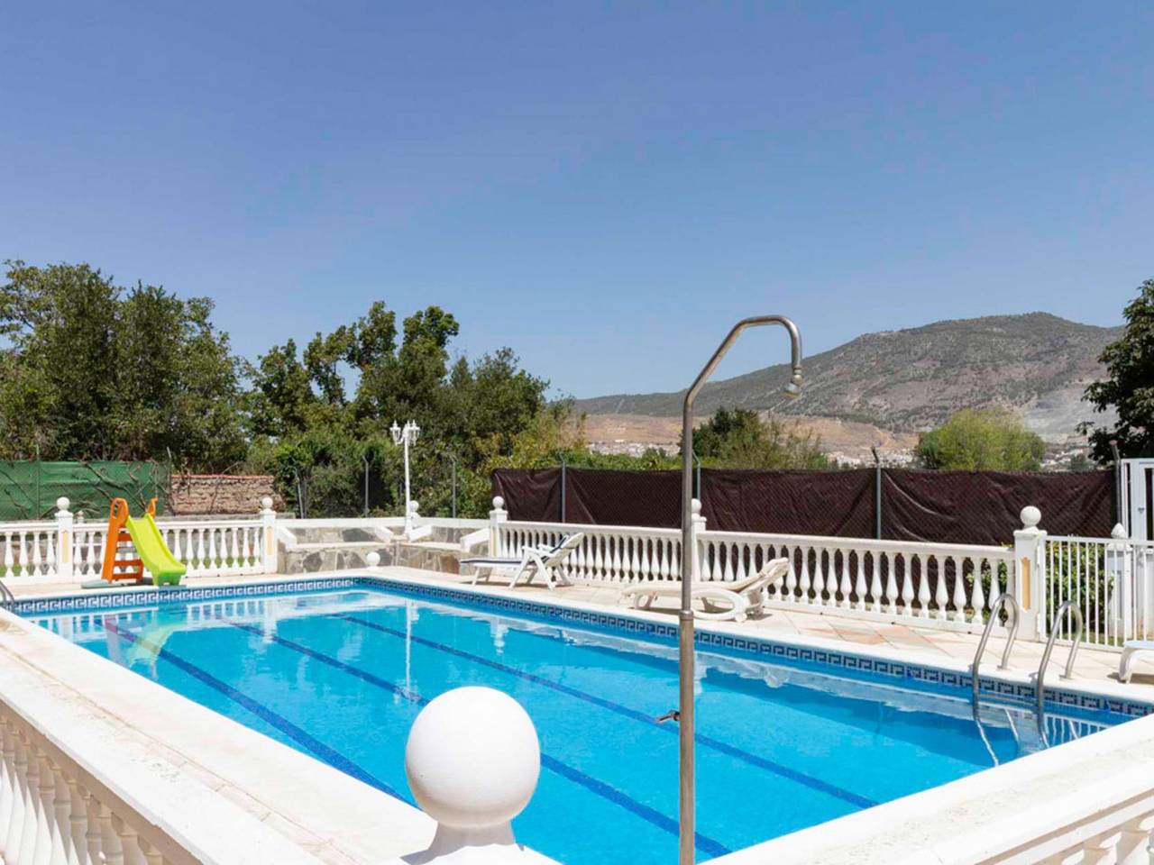 Cortijo con gran jardín, gran piscina y magníficas vistas in El Padul, Provincia de Granada