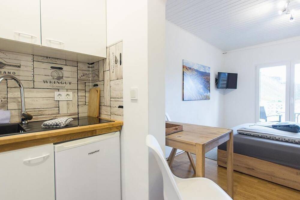 Ganze Wohnung, Kleines gemütliches Studio 1. in Moselnähe - Moselstudio Rosenburgblick in Zeltingen-Rachtig, Bernkastel-Kues & Umgebung