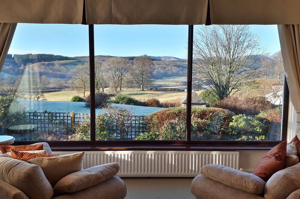 Lakefield House, pet friendly, with open fire in Hawkshead in Far Sawrey, Lake District