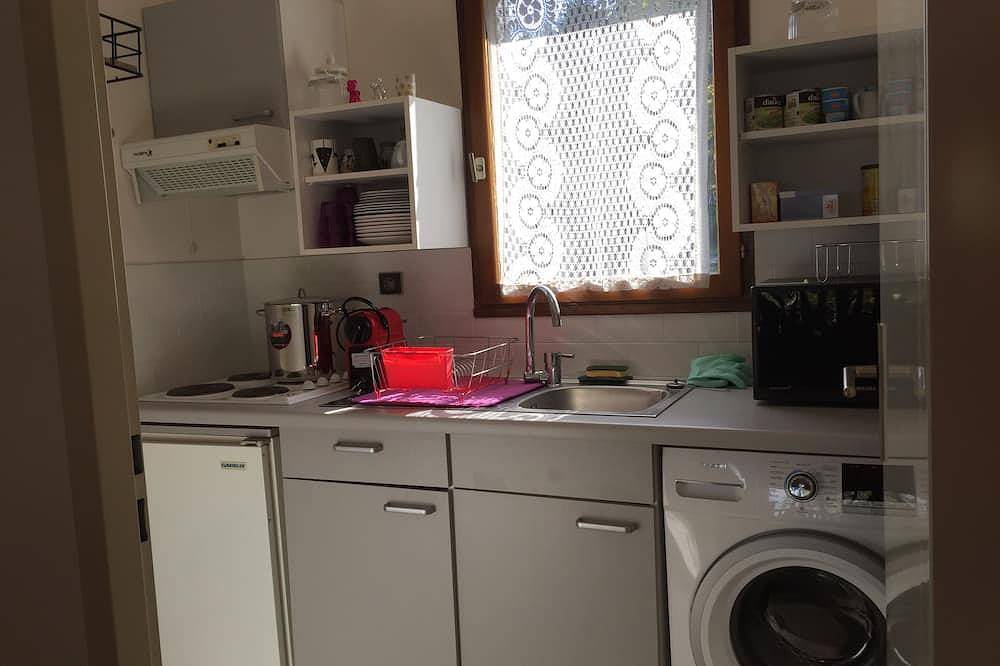 Entire apartment, Two-room apartment with balcony, indoor heated pool - 4 people in Deauville, Lisieux region