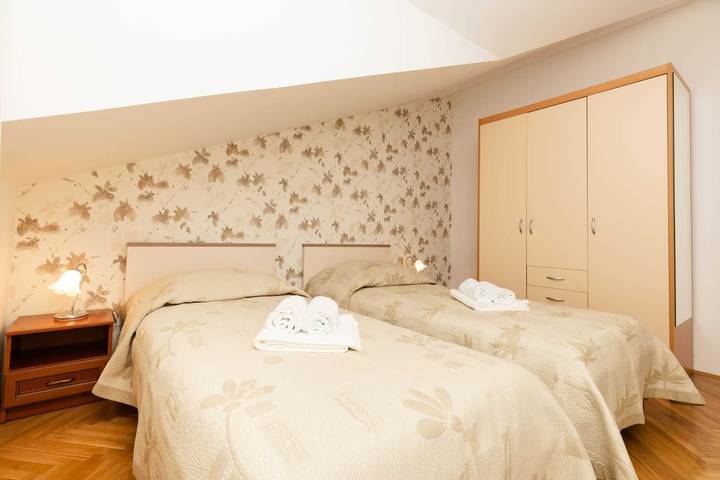 Ganze Wohnung, Schickes Apartment mit 2 Schlafzimmern, perfekt für 4 in Mali Lošinj, Aratore