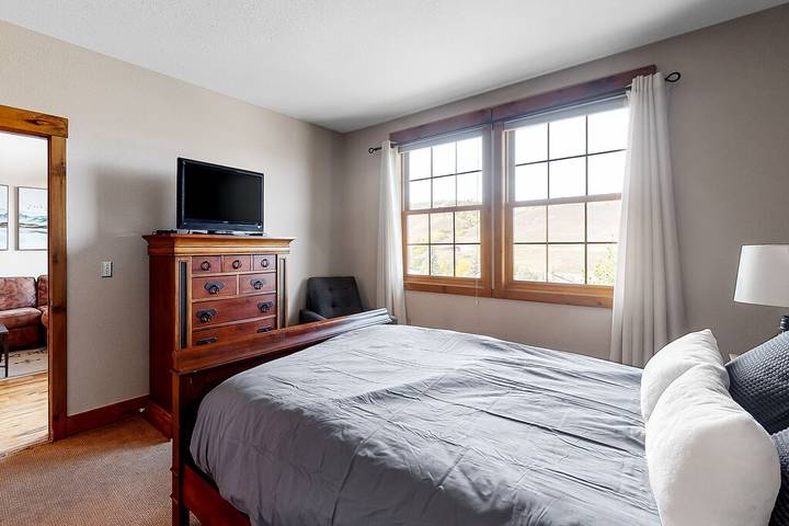 Gîte pour 6 personnes, avec balcon ainsi que piscine et jacuzzi à Granby - 4