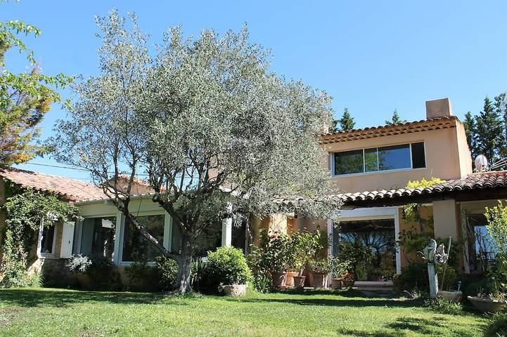 Villa für 6 Personen, mit Terrasse und Garten