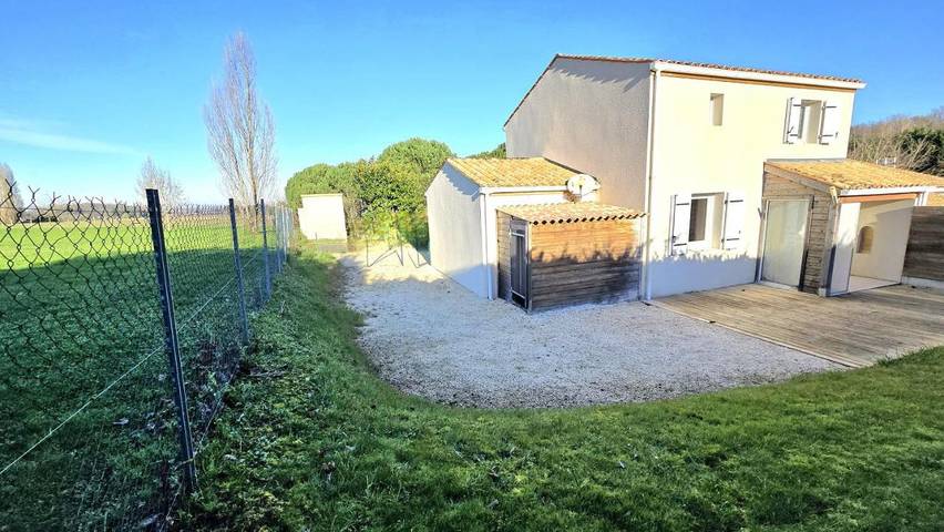 Gîte pour 4 personnes, avec jardin et vue à Ozillac - 2