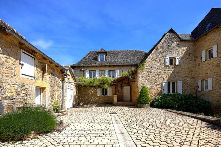 Maison d’hôte pour 4 personnes, avec piscine ainsi que jacuzzi et jardin, adapté aux familles