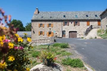 Gîte pour 11 personnes, avec jardin à Brion (Lozère)