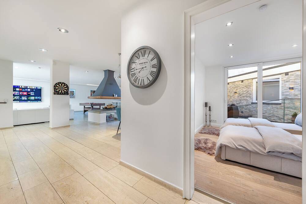 Luxury bungalow with heated private pool, sauna & discreet and central location. in Derendorf, Düsseldorf