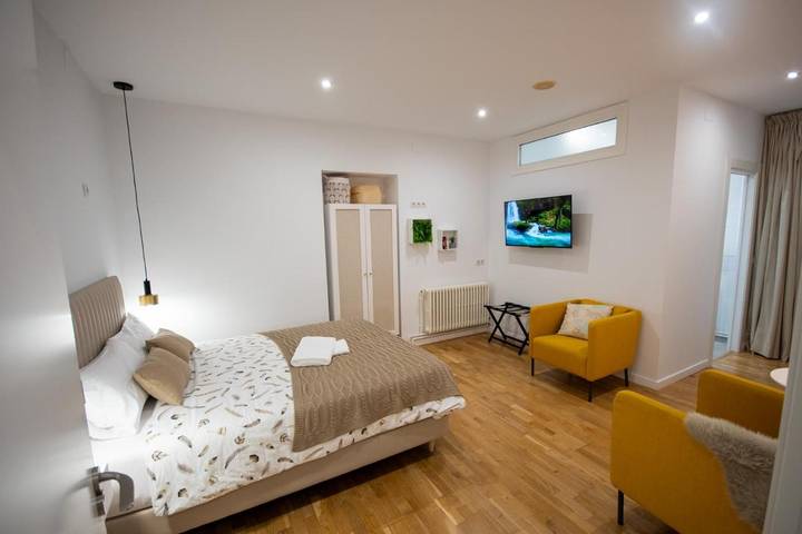 Location de vacances pour 2 personnes, avec terrasse et jardin à Lleida - 2