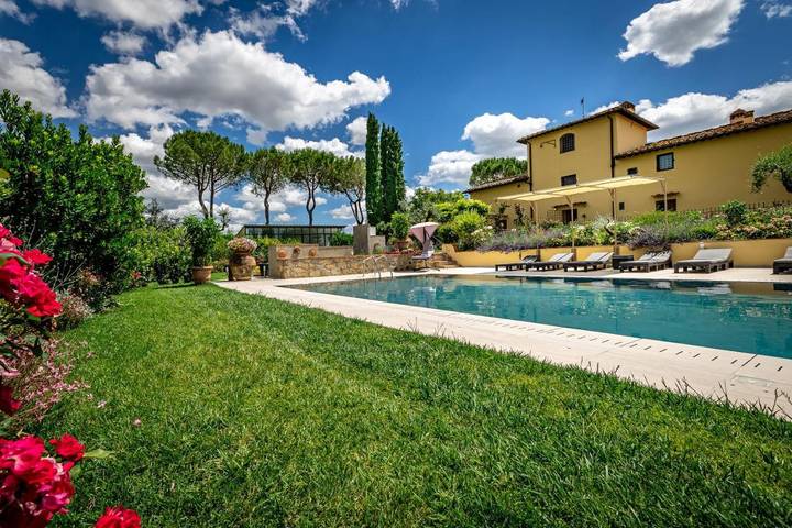 Villa per 14 persone, con Idromassaggio e Terrazza nonché Giardino e Piscina a Bagno a Ripoli