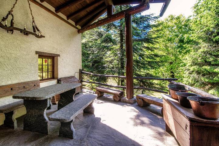 Ferienwohnung für 8 Personen, mit Terrasse und Garten sowie Ausblick in Lavertezzo