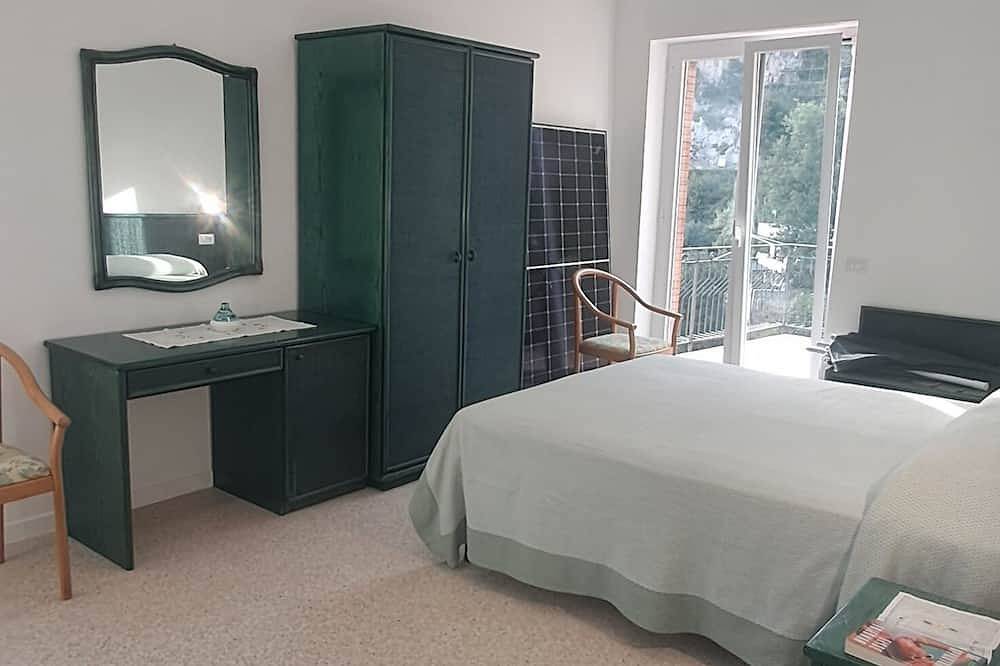 Ganze Wohnung, Ancient atmospheres and modern comfort, between rock and sea in Furore, Amalfiküste