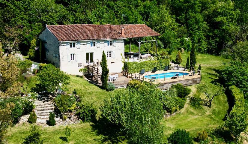 Gîte pour 13 personnes, avec terrasse ainsi que jardin et piscine en Charente - 4