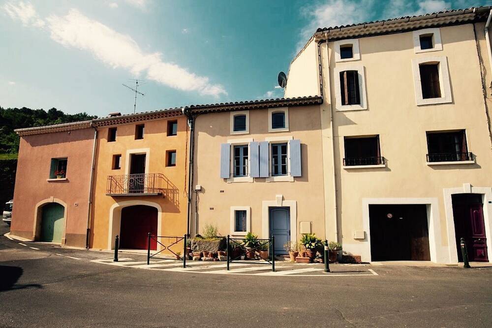Casa de enólogos franceses renovada del siglo Xix (a pie de río y tiendas) in Cessenon-sur-Orb, Region de Béziers