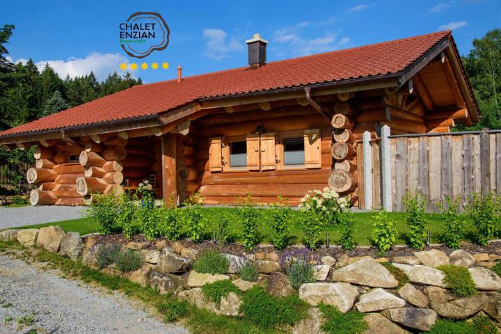 Ferienhaus für 2 Personen, mit Balkon und Balkon/Terrasse sowie Whirlpool und Terrasse in Arnbruck