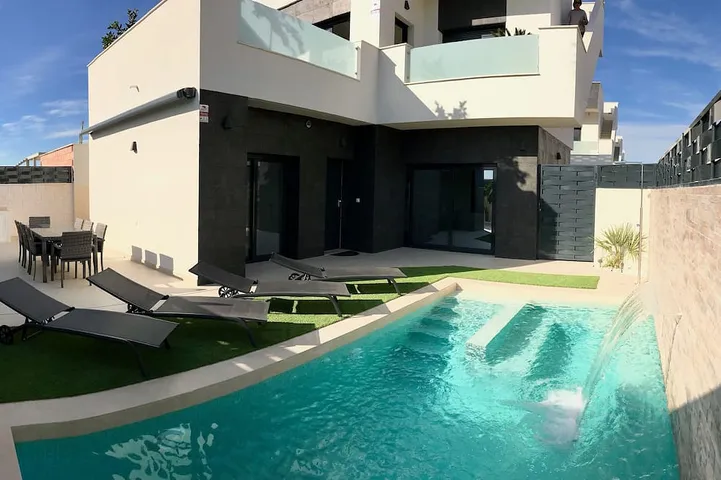 Villa für 6 Personen, mit Garten und Whirlpool sowie Balkon - 1