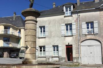 Location de vacances pour 7 personnes, avec jardin et terrasse à Faux-la-Montagne