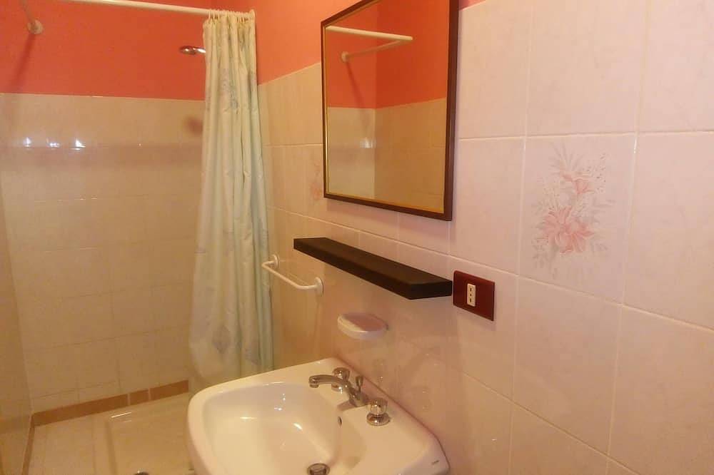 Single room for rent with private bathroom in Marina di Montenero, Adriaküste Molise