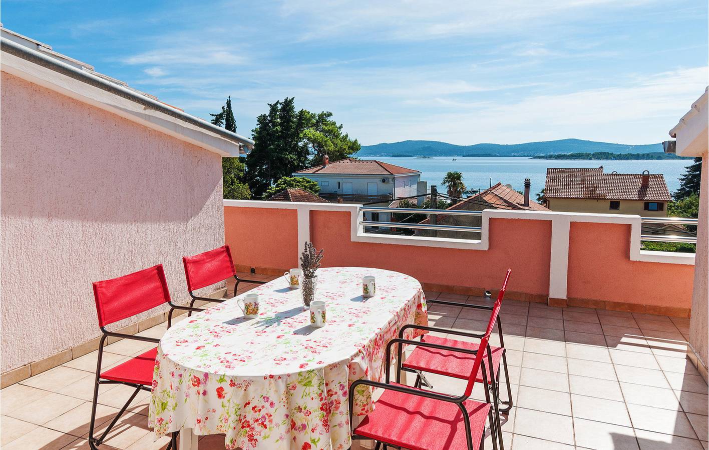 Ganze Ferienwohnung, Gemütliche 1-Zimmer-Wohnung mit Terrasse, 1 km vom Strand entfernt! in Sveti Filip i Jakov, Općina Sveti Filip i Jakov