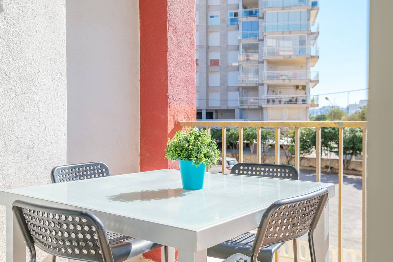 Apartamento entero, Apartamento 'Premier Salida Directa A La Playa' con Piscina Compartida, Terraza Privada y Balcón in Peñíscola, Costa del Azahar