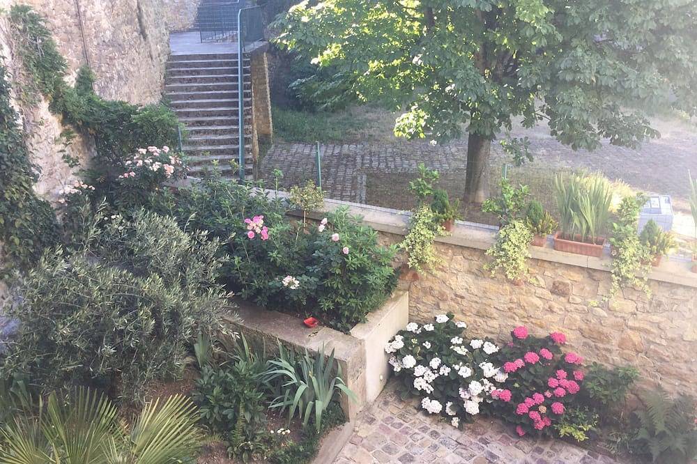 Entire apartment, Apartment - 70 m2 - sleeps 2 max - in Vierzon, Vierzon Region