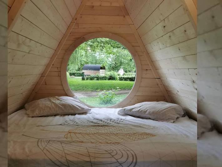 Camping du Val de Saône - Unique 3 personnes - Cabane en bois avec terrasse (2 adultes + 1 enfant) in Saint-Didier-sur-Chalaronne, Région de Bourg-en-Bresse