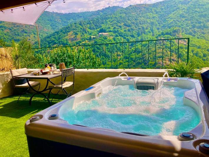 Location de vacances pour 2 personnes, avec terrasse et vue à Asperjoc - 2