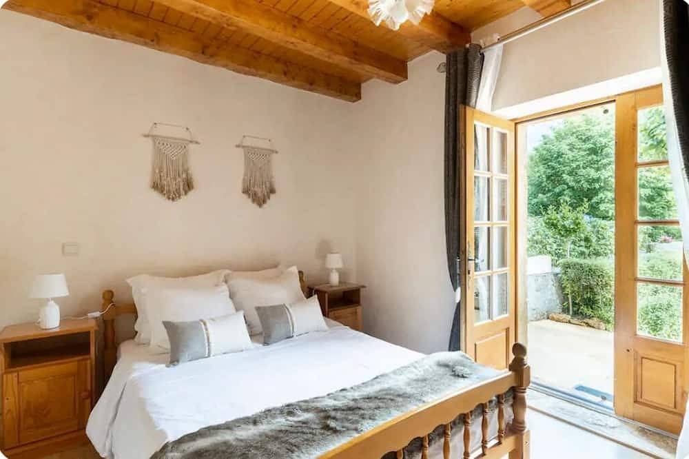 Maison de Charme à la Campagne, Avec Piscine Privée in Frayssinet-le-Gélat, Quercy