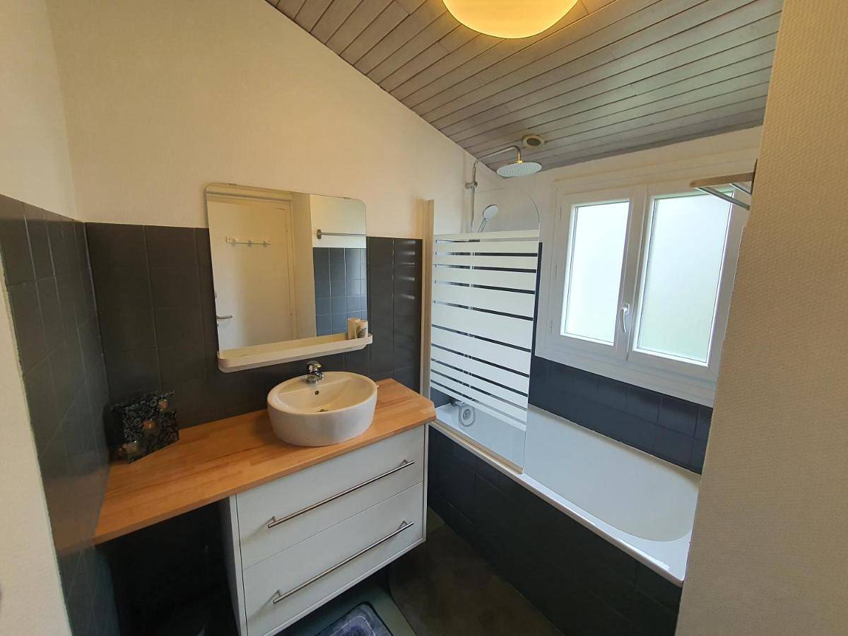 Appartement entier, Appartement cosy et climatisé pour 1 à 4 personnes 150m place Gambetta in Casteljaloux, Région de Nérac