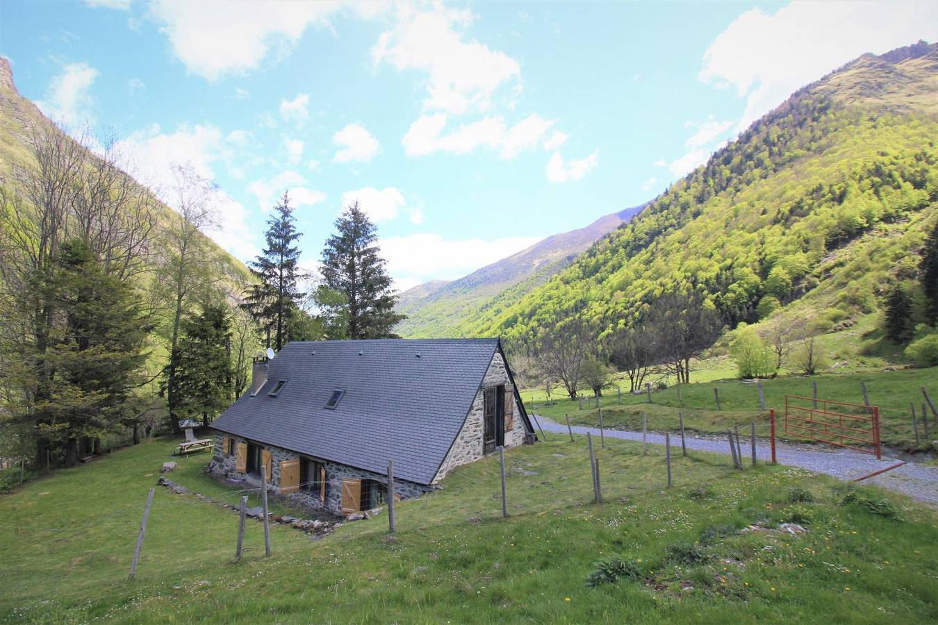 La Grange de Conces in Lago de Estaing, Estaing