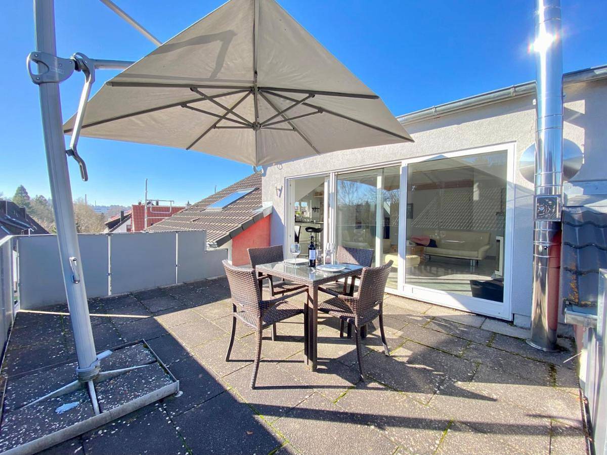 Appartement entier, 4 Zimmer Apartment, 125 qm, ruhig und zentrumsnah, max 5 Pers, Dachterasse, Garage, 1000 Mbit in Böblingen, Landkreis Böblingen