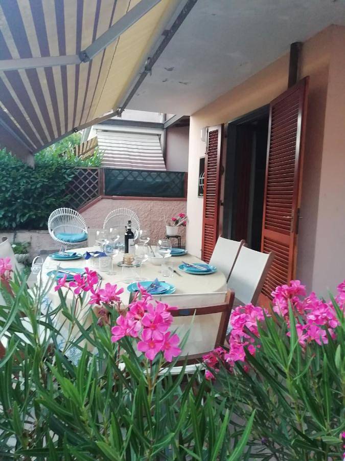 Casa vacanza per 6 persone, con Balcone e Terrazza nonché Giardino e Panorama a Cinquale