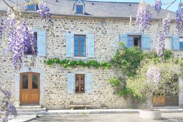 Gîte pour 14 personnes, avec terrasse ainsi que jardin et piscine, animaux acceptés à Sévignacq-Meyracq